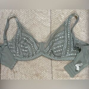 Minimizer Wire Lace Bra